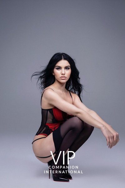 Roxana - bisexual Russian London escort 7